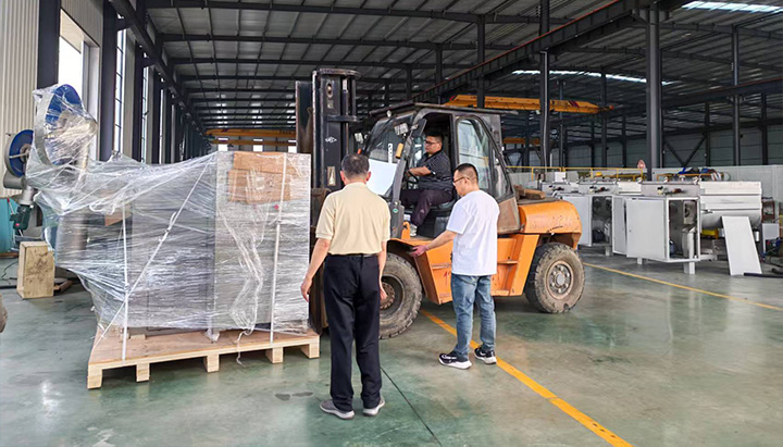 大(dà)型330斬拌機(jī)發貨